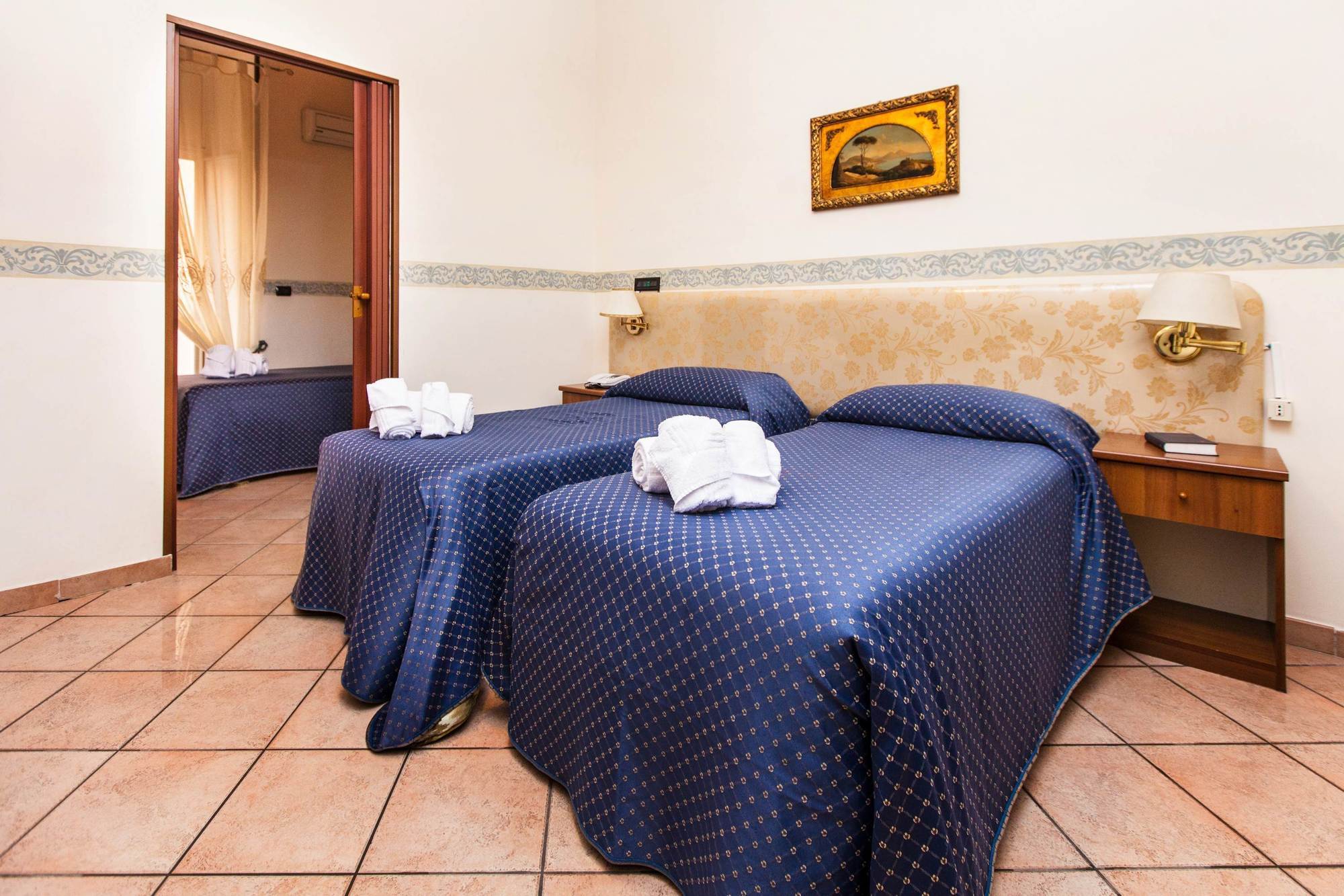 Hotel Vergilius Billia Napoli Esterno foto